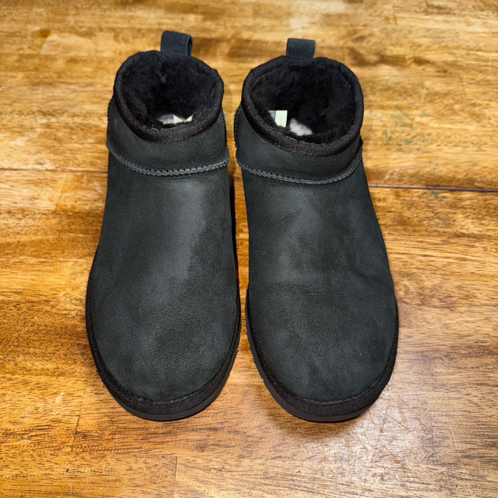 UGG Australia Classic Ultra Mini Suede Fur Size 7 Women's Boots - Black